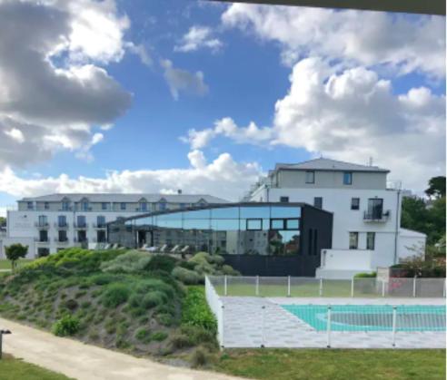 Appartement Devant La Plage Avec Piscine Concarneau Exterior photo